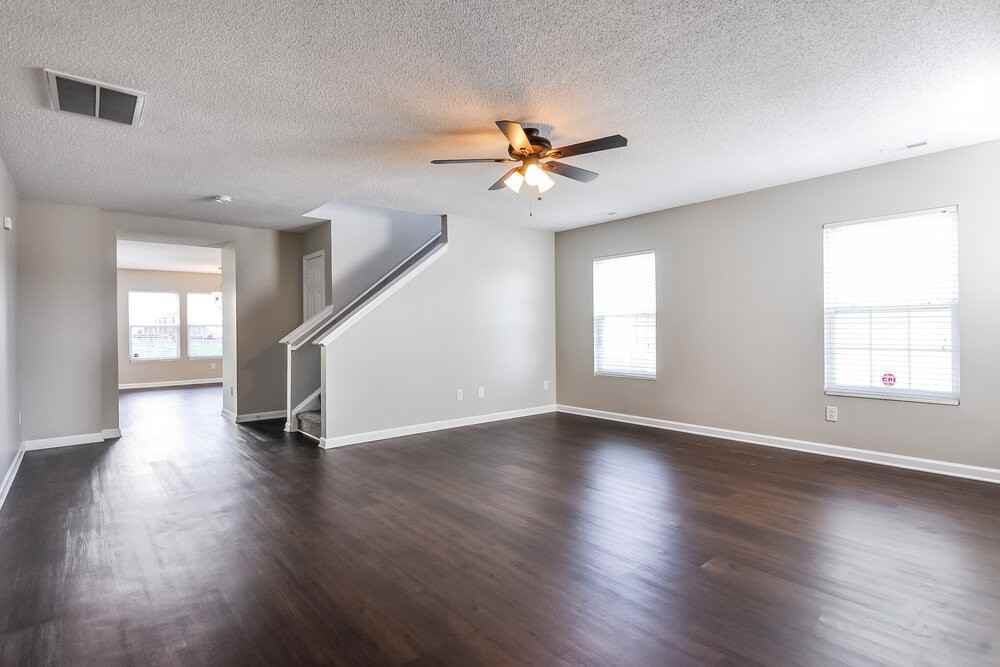 1101 Tellis Dr - Photo 4 of 17