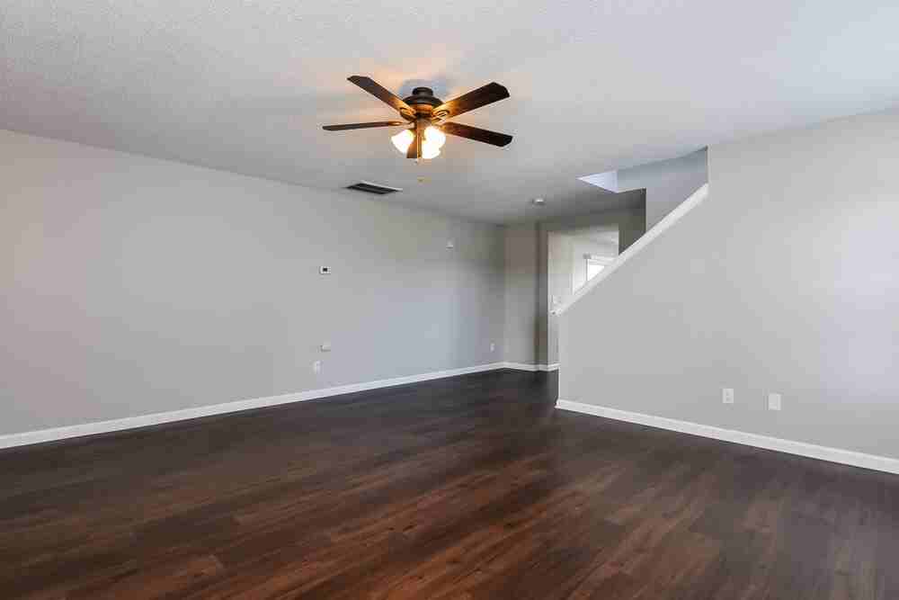 1101 Tellis Dr - Photo 5 of 17