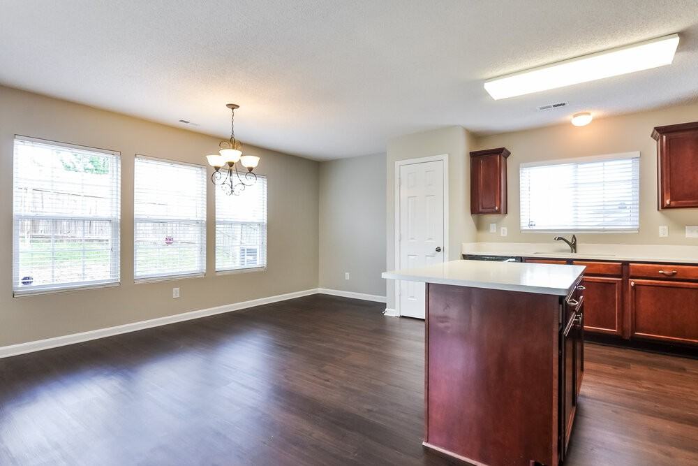 1101 Tellis Dr - Photo 7 of 17