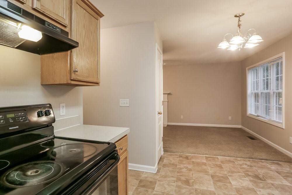 9490 Pebble Creek Ct - Photo 4 of 8