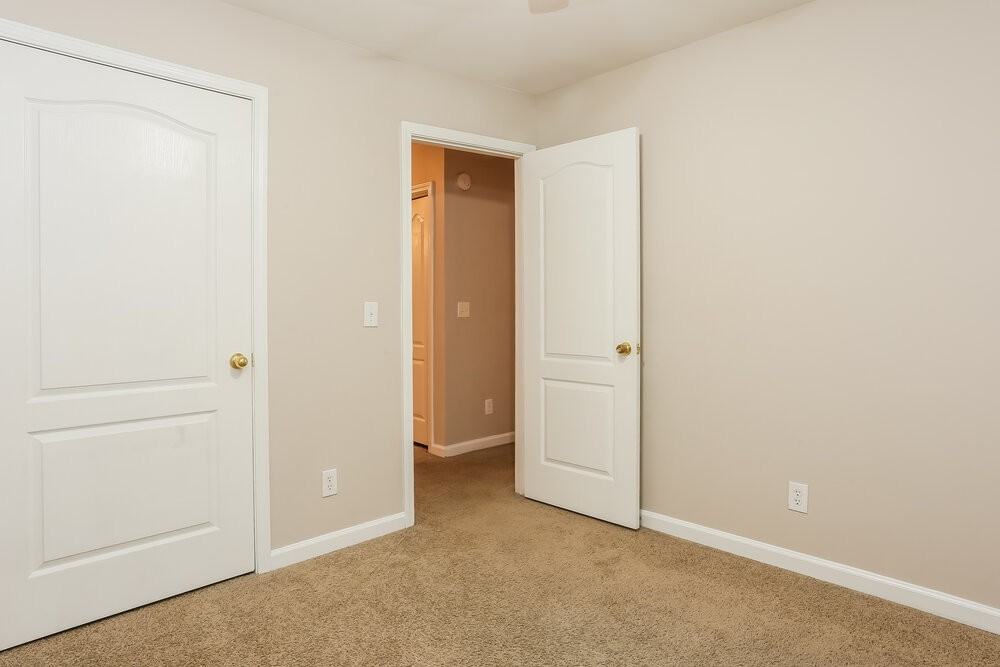 9490 Pebble Creek Ct - Photo 7 of 8