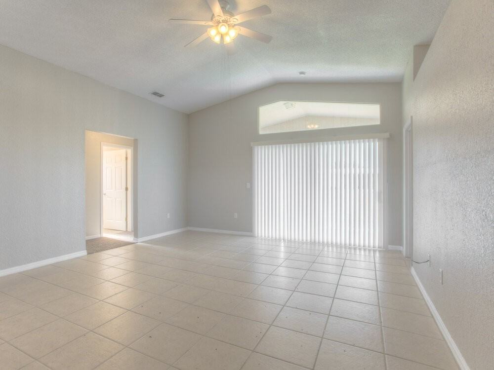 4944 Palm View Dr N - Photo 2 of 16
