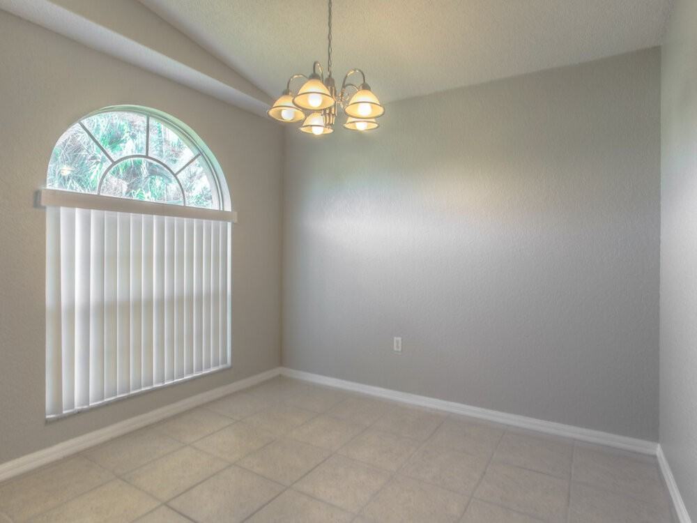 4944 Palm View Dr N - Photo 3 of 16