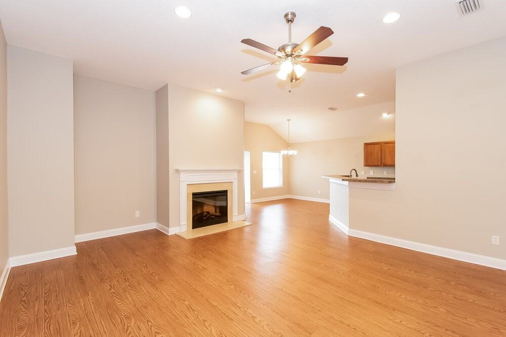 12099 Hayden Lakes Cir - Photo 2 of 14