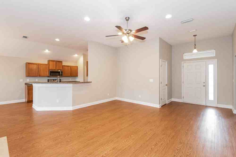 12099 Hayden Lakes Cir - Photo 4 of 14