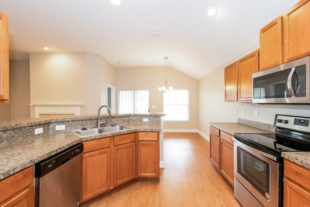 12099 Hayden Lakes Cir - Photo 5 of 14