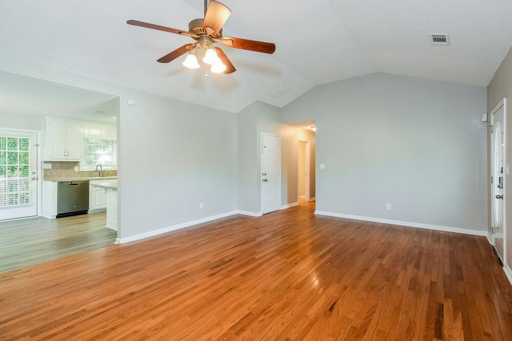 313 Split Rail Way - Photo 6 of 17