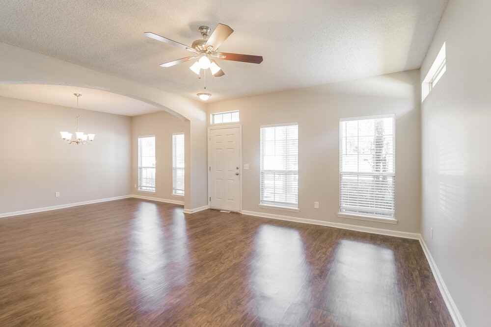 8413 Staplehurst Dr W - Photo 4 of 15
