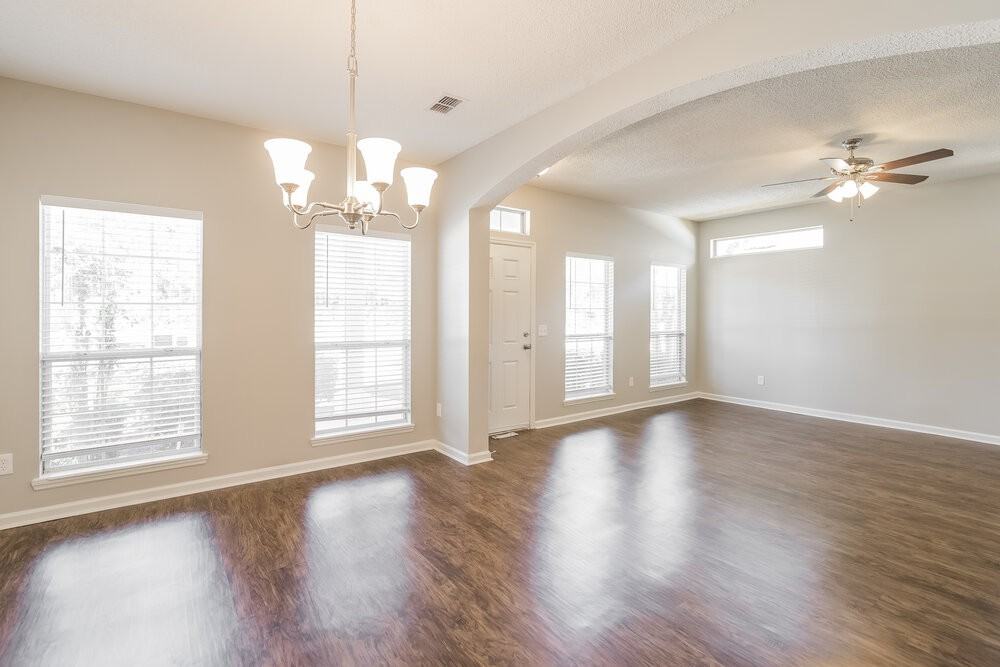 8413 Staplehurst Dr W - Photo 5 of 15