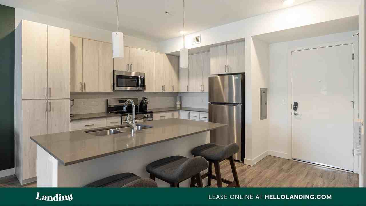 1760 S Crismon Rd - Photo 5 of 50