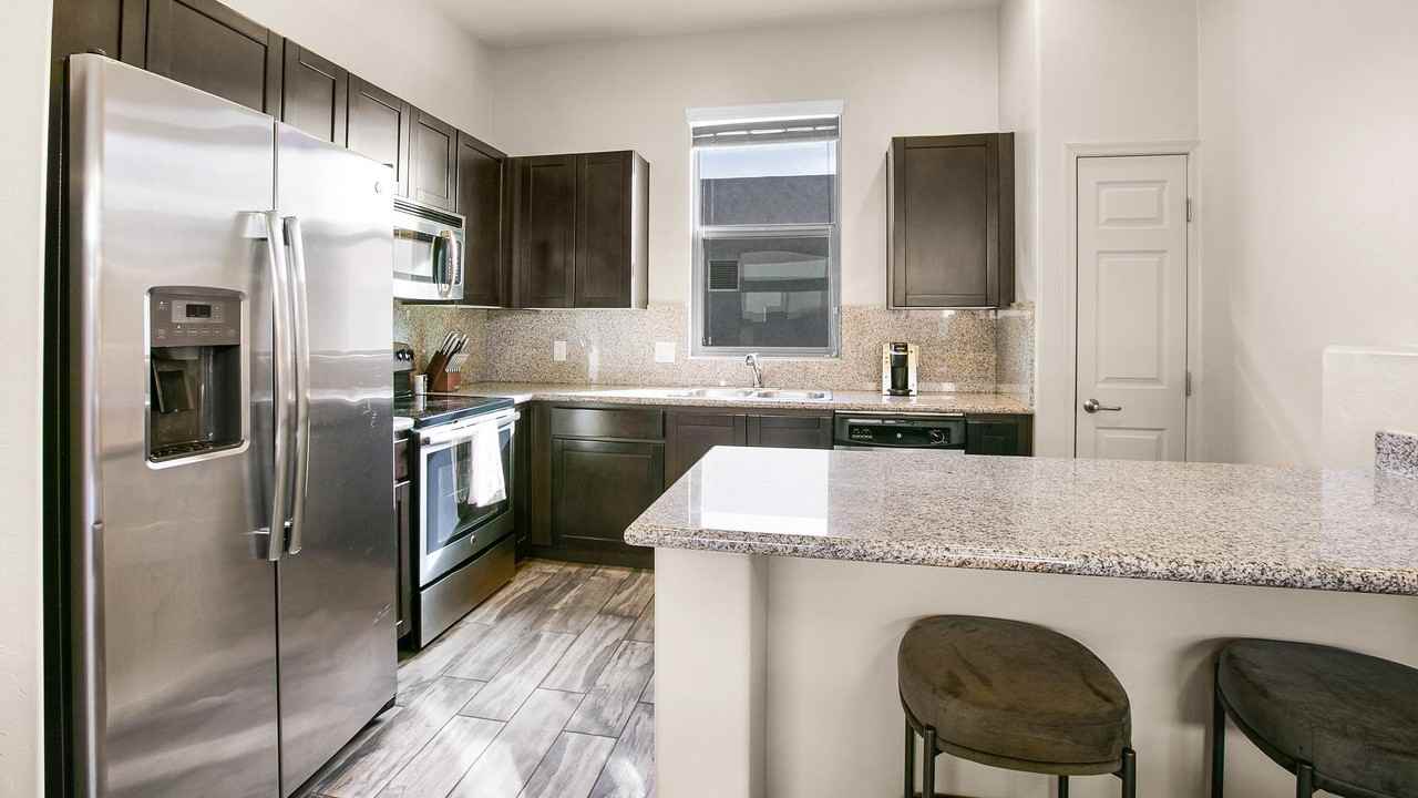 7311 Baymeadows Way - Photo 4 of 46