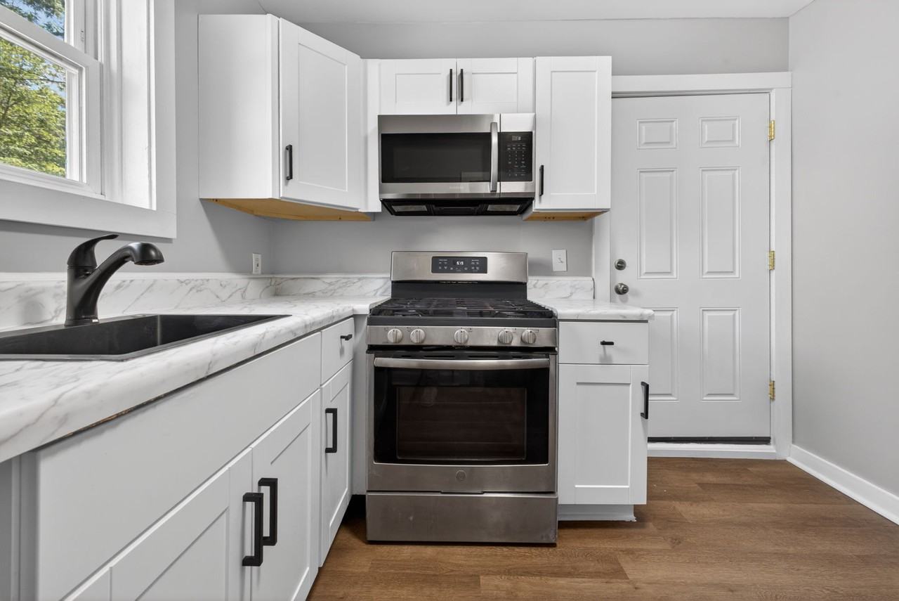 1201 Tallwood St #2 - Photo 4 of 15