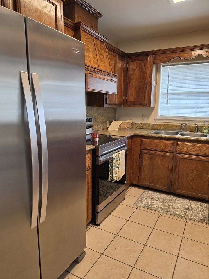 3705 S Embassy Ave #2 - Photo 5 of 10