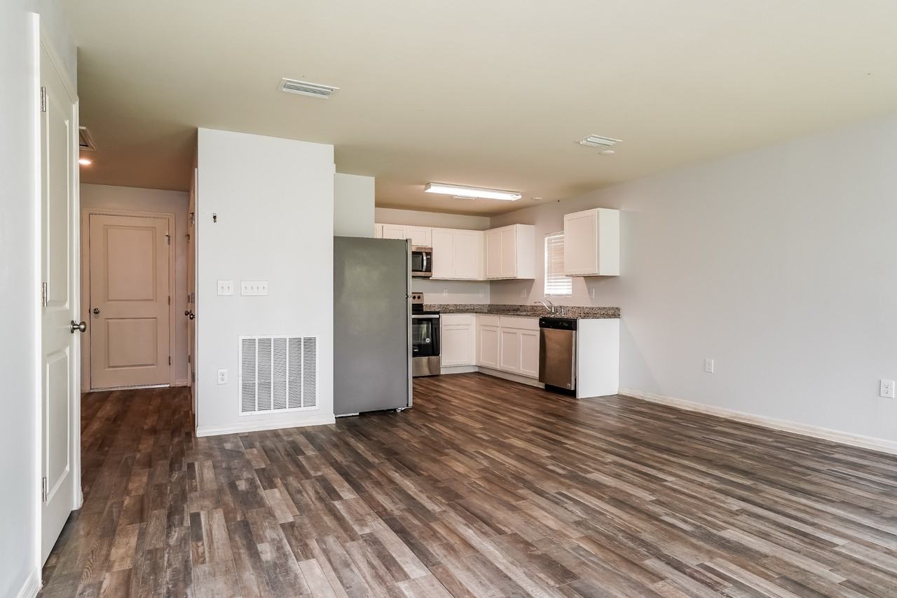 27329 Senator Dr - Photo 6 of 30