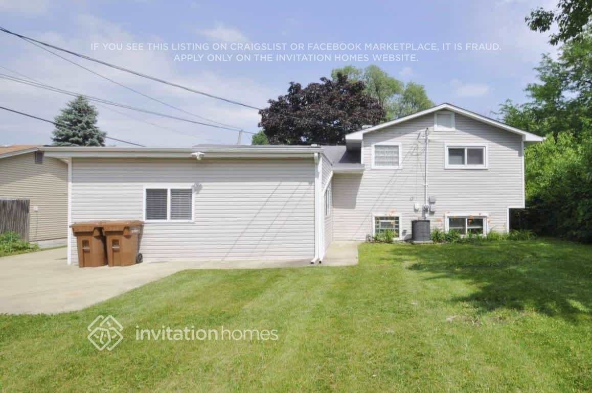 1694 Clifford St - Photo 4 of 5