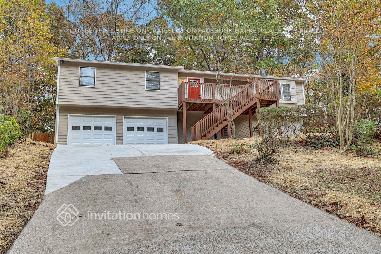 4040 Maxanne Dr Nw - Photo 3 of 26