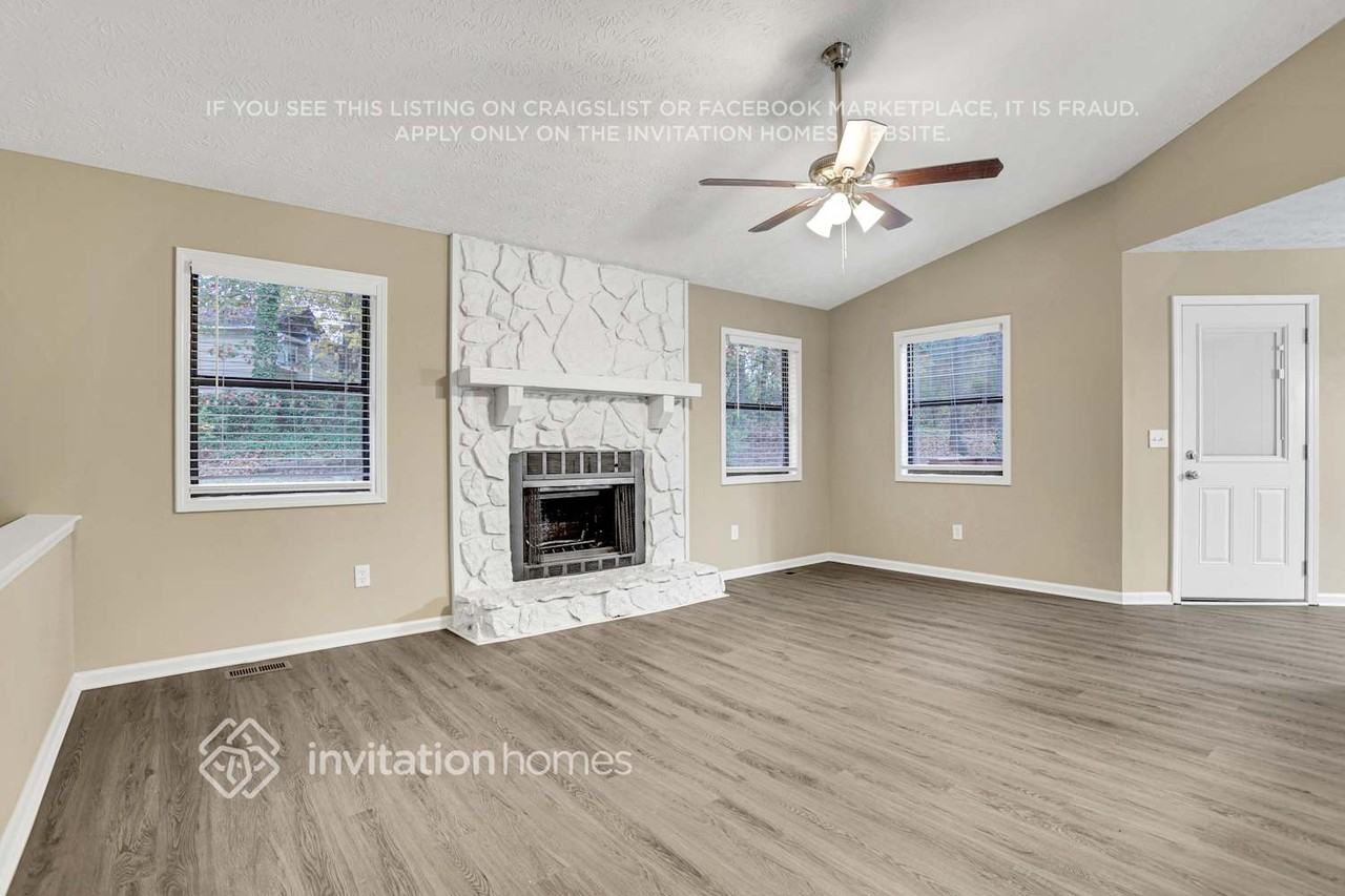 4040 Maxanne Dr Nw - Photo 5 of 26