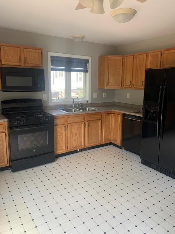 215 School St - Photo 6 of 6