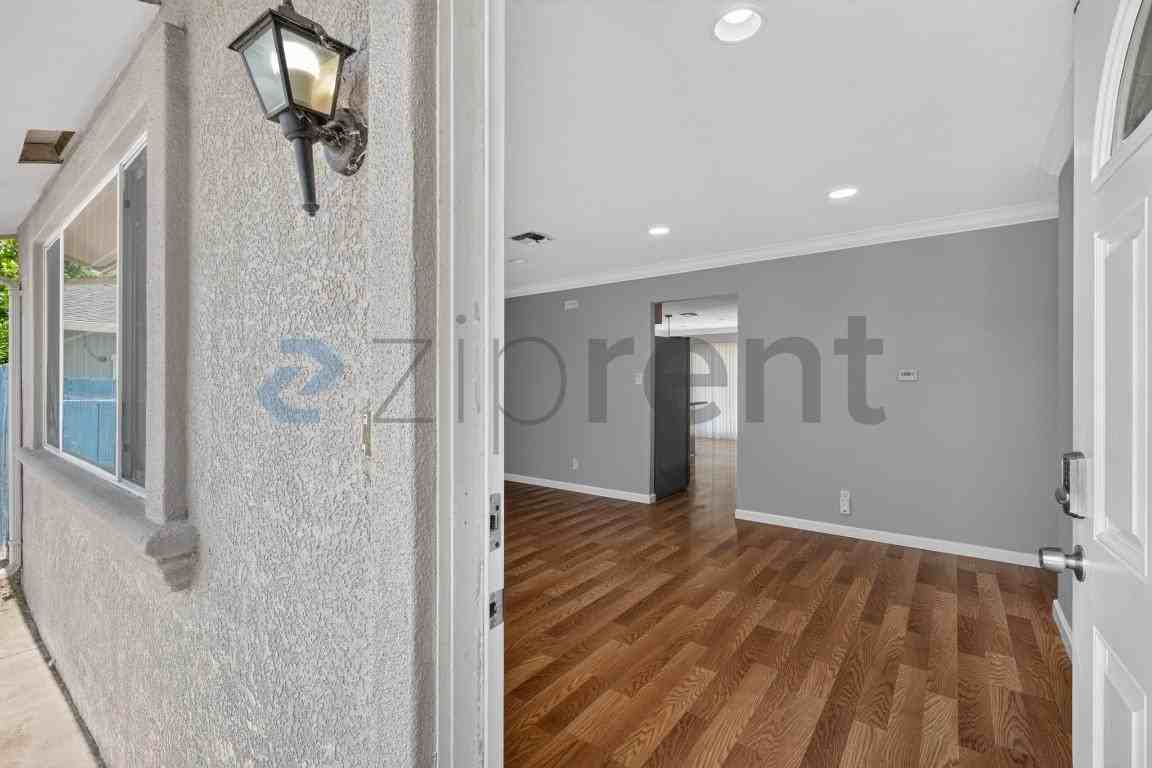 533 Don Carlos Ct - Photo 4 of 33