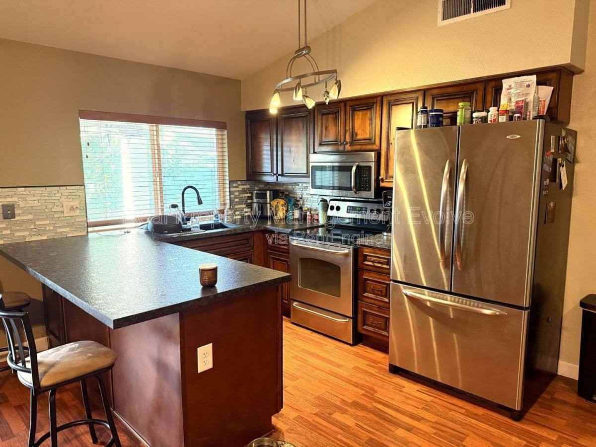 16645 N 34th Dr - Photo 2 of 10