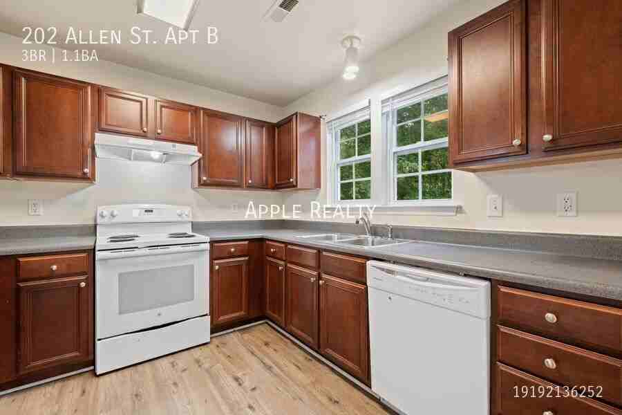 202 Allen St Apt B - Photo 5 of 17