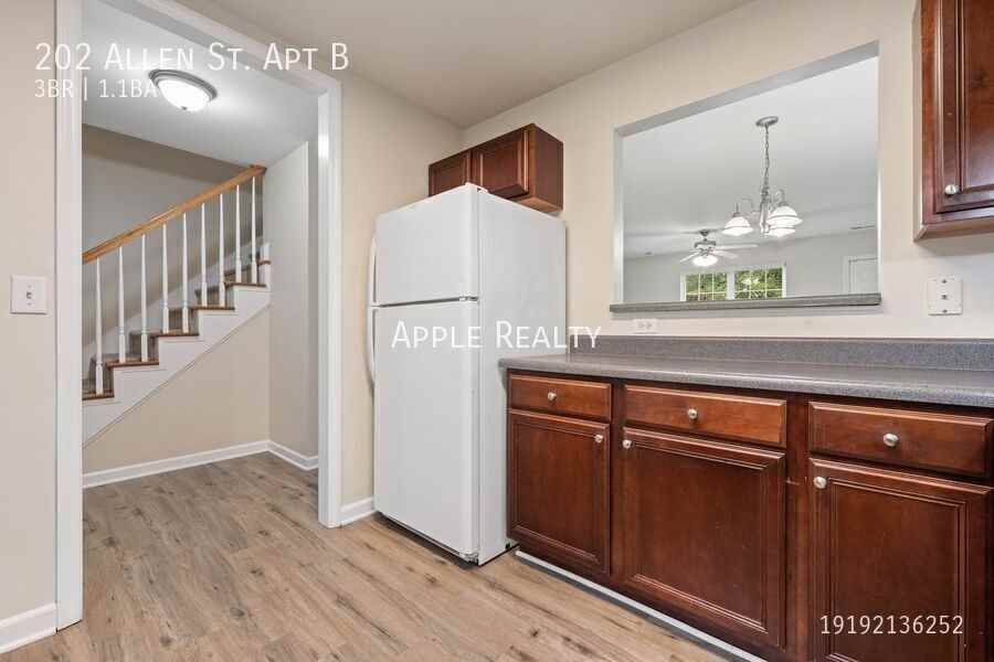 202 Allen St Apt B - Photo 6 of 17