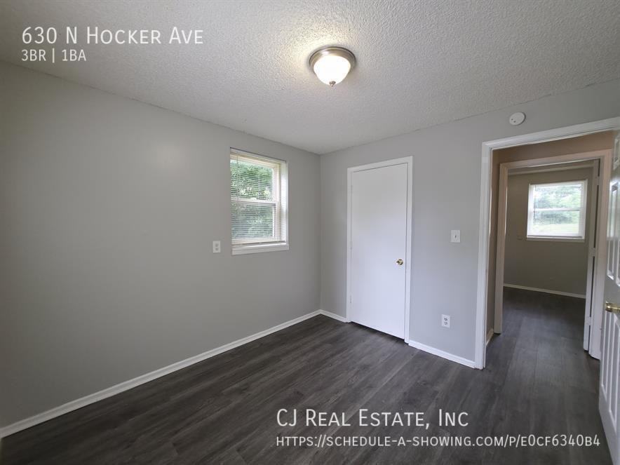 630 N Hocker Ave - Photo 5 of 9