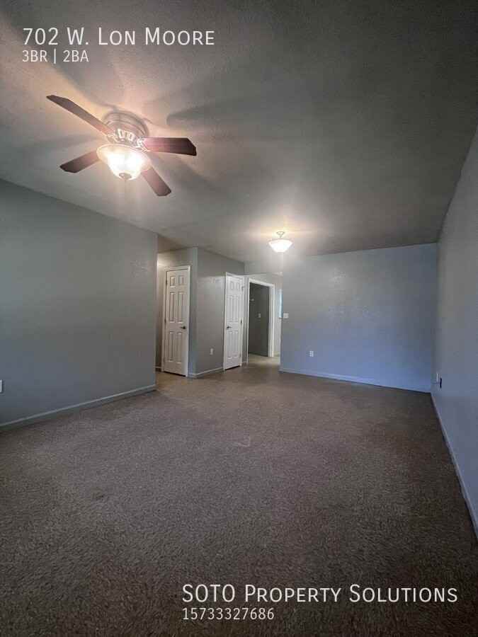 702 Lon Moore St - Photo 2 of 11