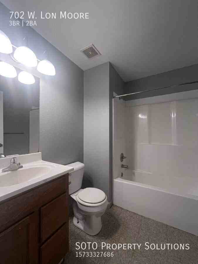 702 Lon Moore St - Photo 7 of 11