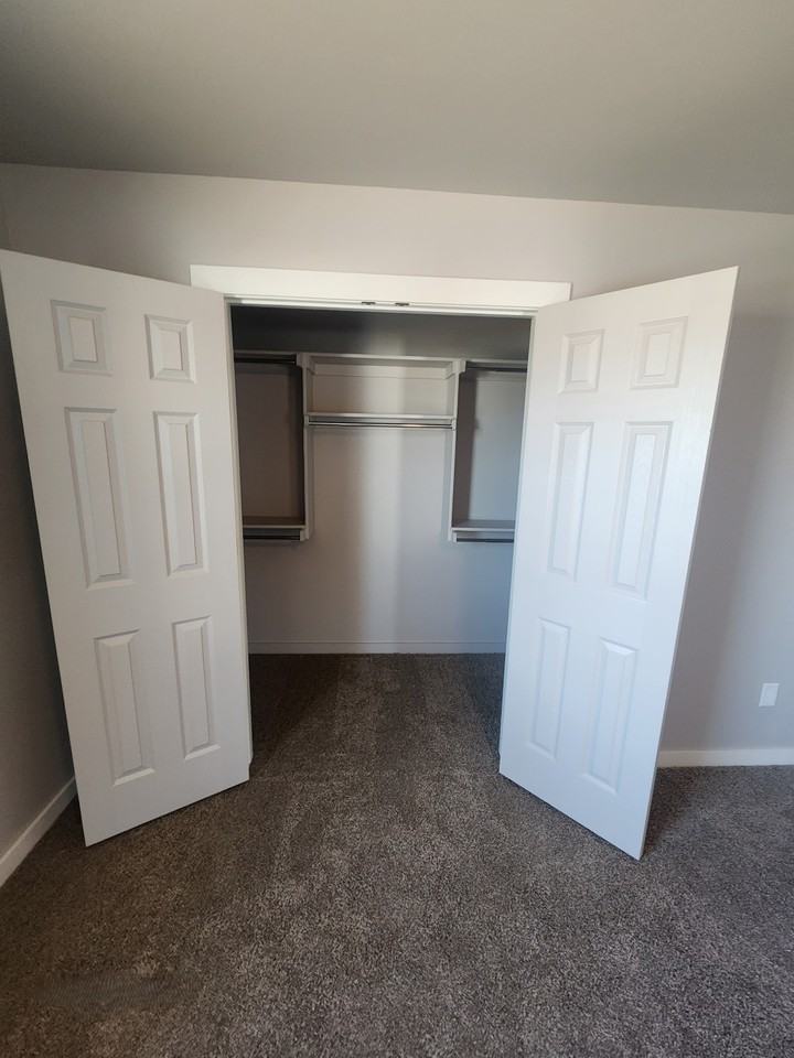 2341 N Thompkins Ave #301 - Photo 4 of 9