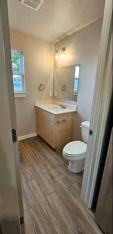 2343 N Thompkins Ave #201 - Photo 2 of 9