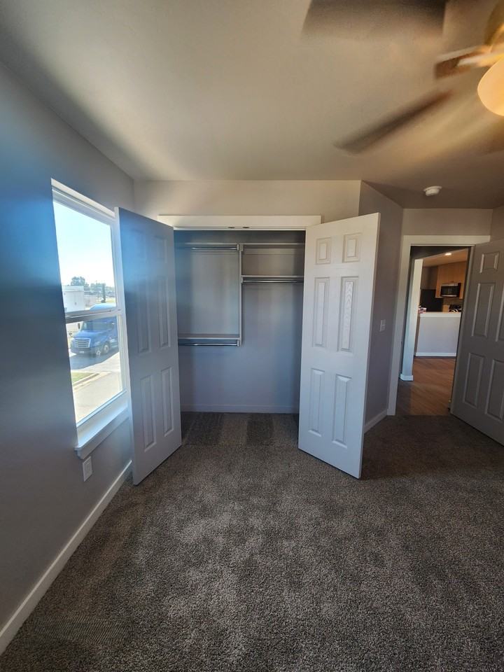 2365 N Thompkins Ave #101 - Photo 3 of 9