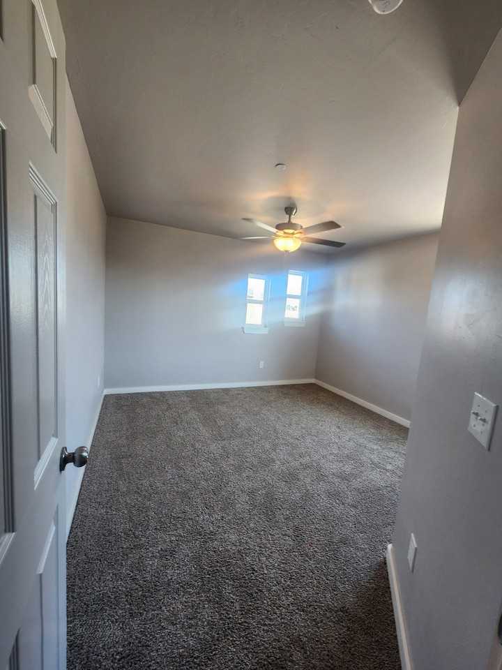 2365 N Thompkins Ave #101 - Photo 4 of 9