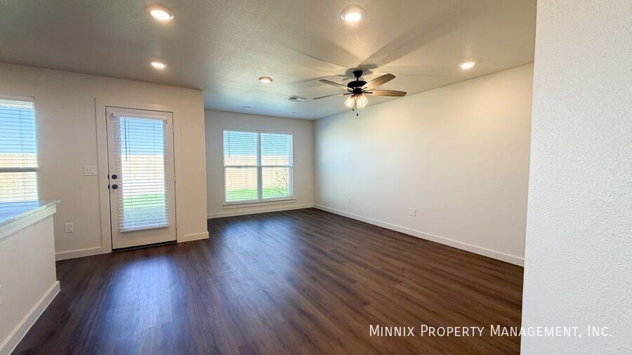 2304 Corpus Ave - Photo 2 of 21
