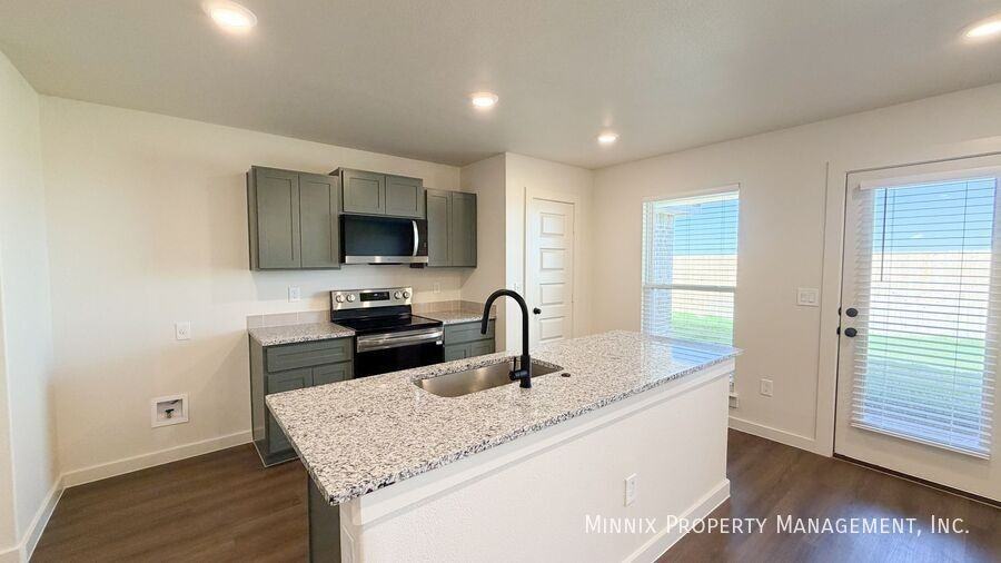 2304 Corpus Ave - Photo 4 of 21