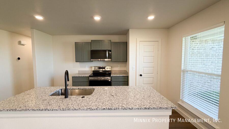 2304 Corpus Ave - Photo 5 of 21