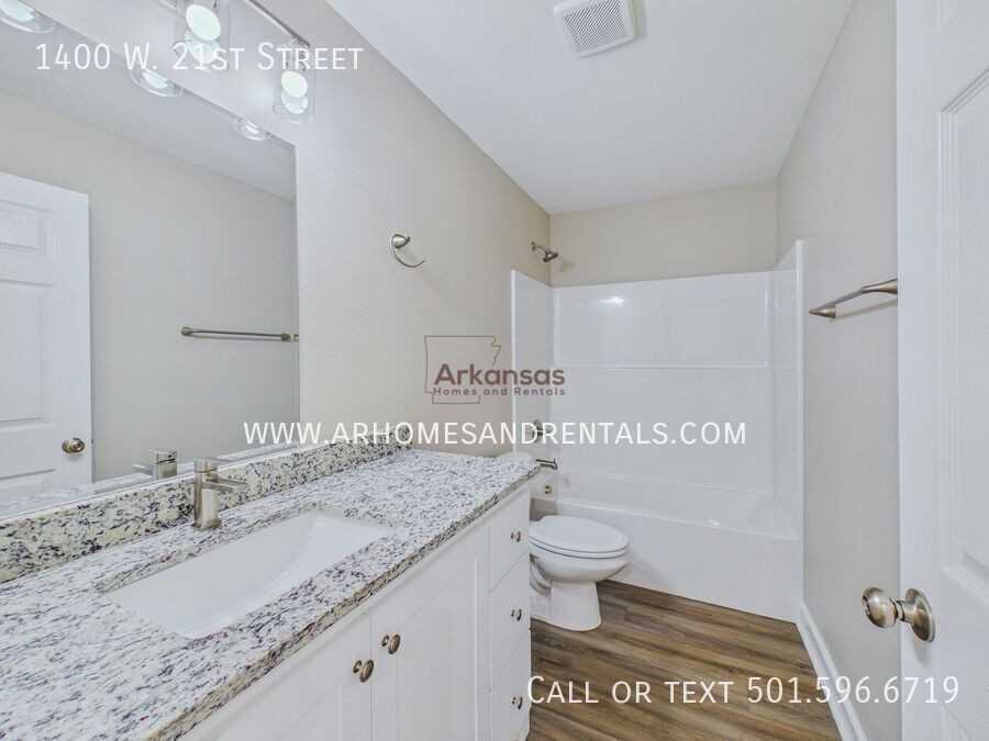 1400 W 21st St - Photo 6 of 14