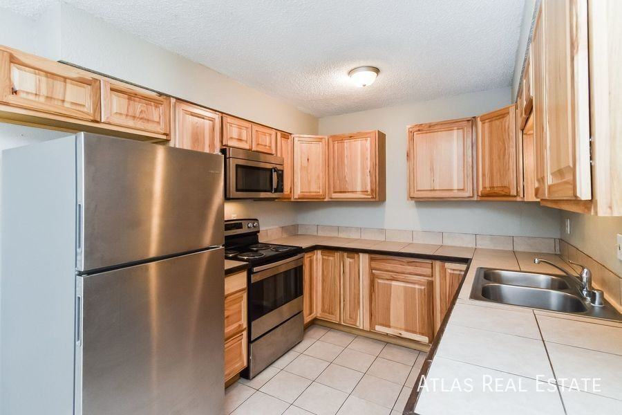 4319 Moonbeam Dr - Photo 4 of 20