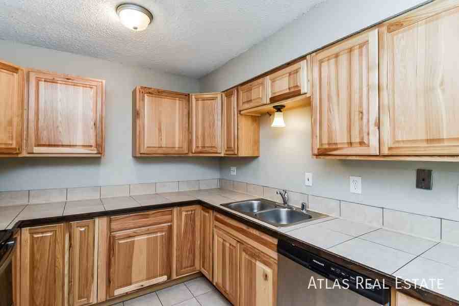 4319 Moonbeam Dr - Photo 5 of 20