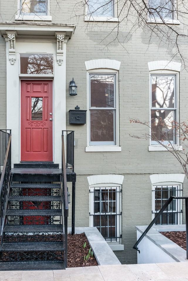 609 10th St Ne - Photo 2 of 35