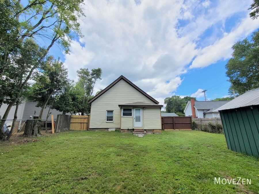 226 Cummings St - Photo 4 of 49