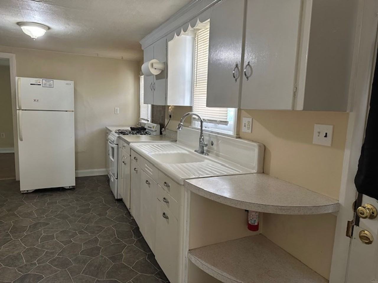 247 1/2 N Race St - Photo 5 of 10