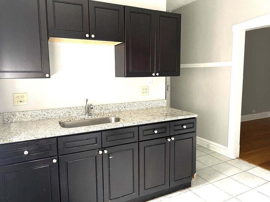 2551 N Avers Ave #2C - Photo 3 of 14