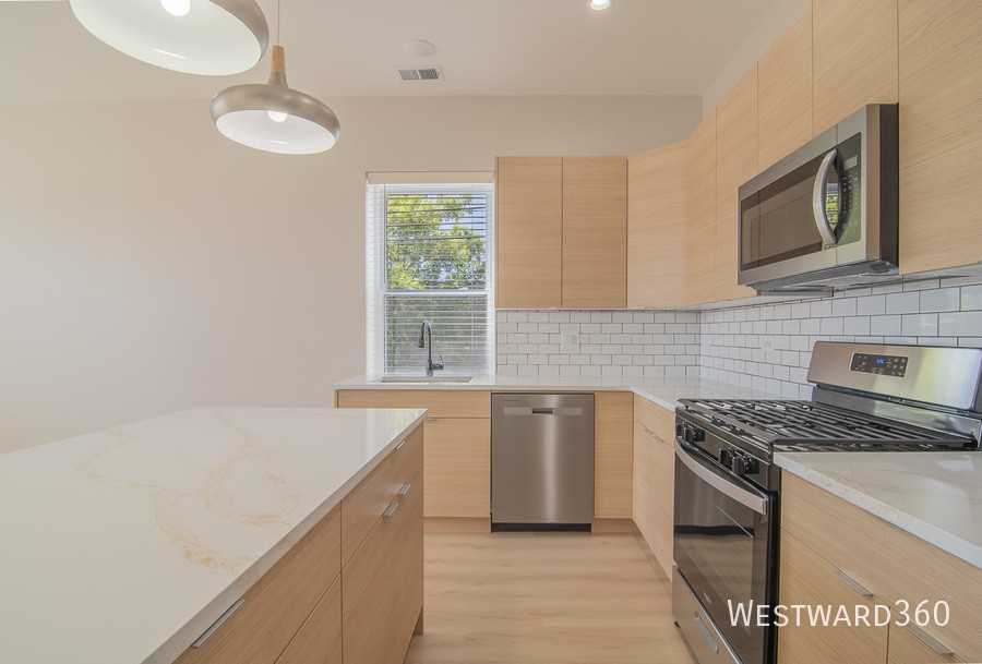 1546 N Homan Ave #3 - Photo 4 of 19