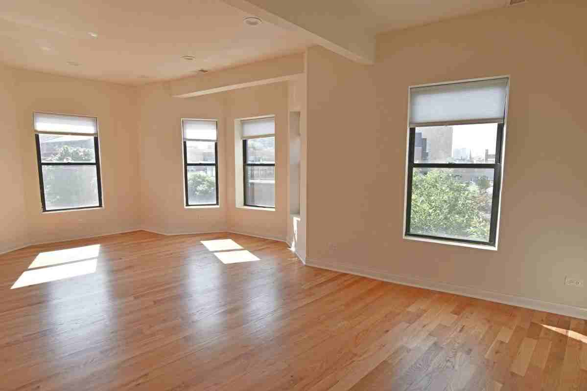 732 W Grace St - Photo 3 of 17