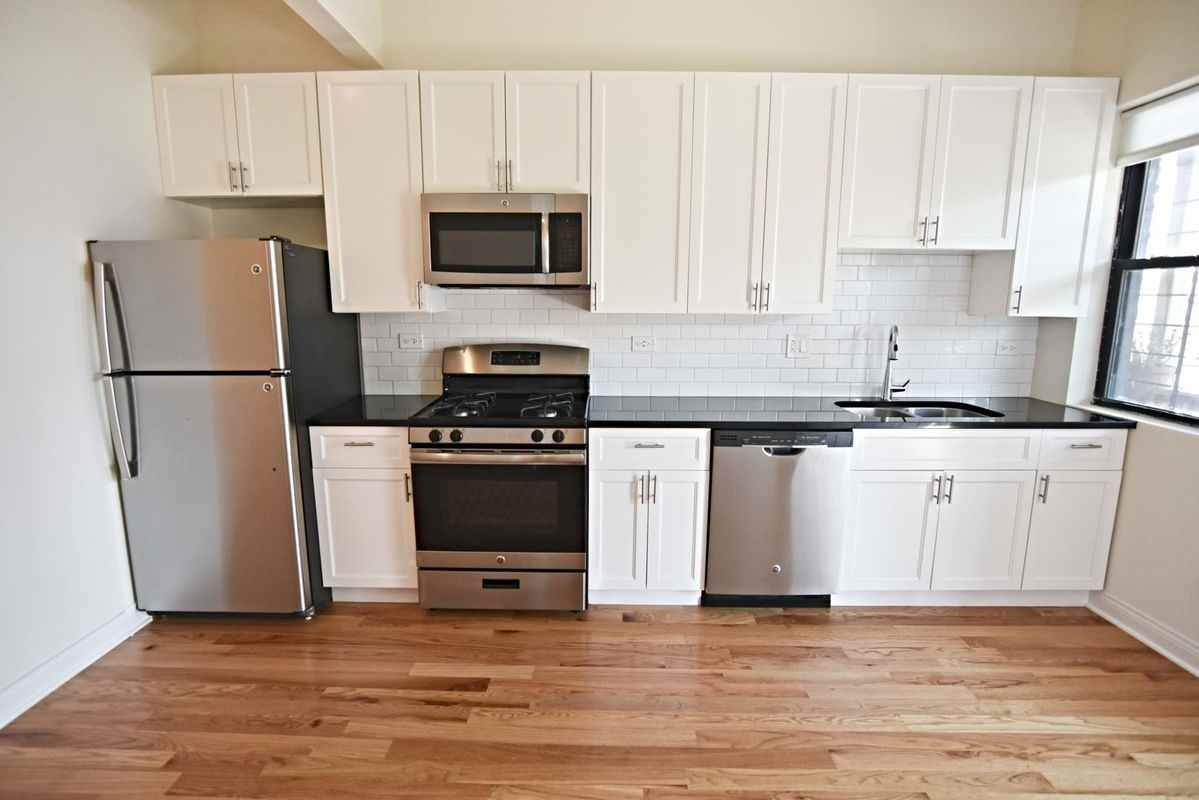 732 W Grace St - Photo 5 of 17