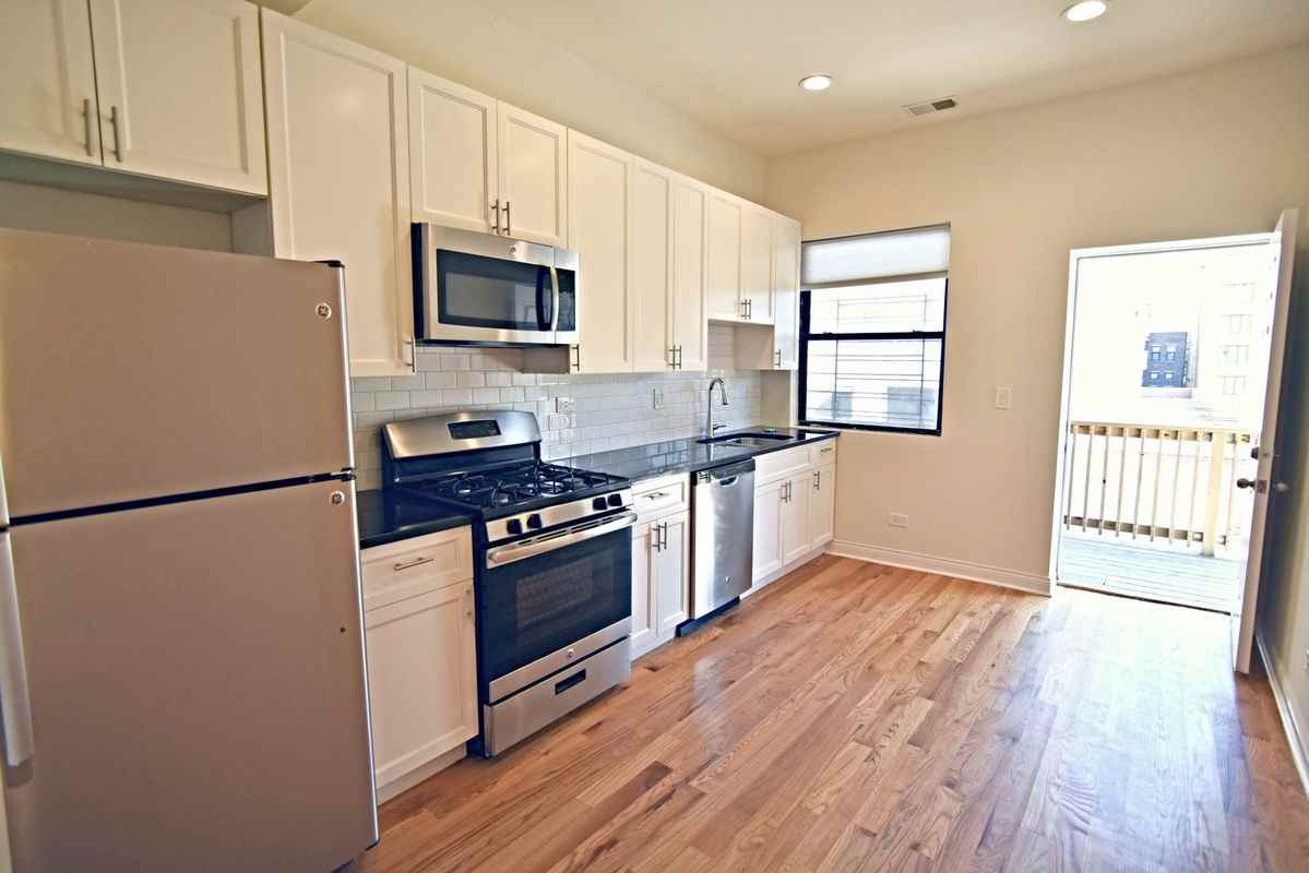 732 W Grace St - Photo 6 of 17