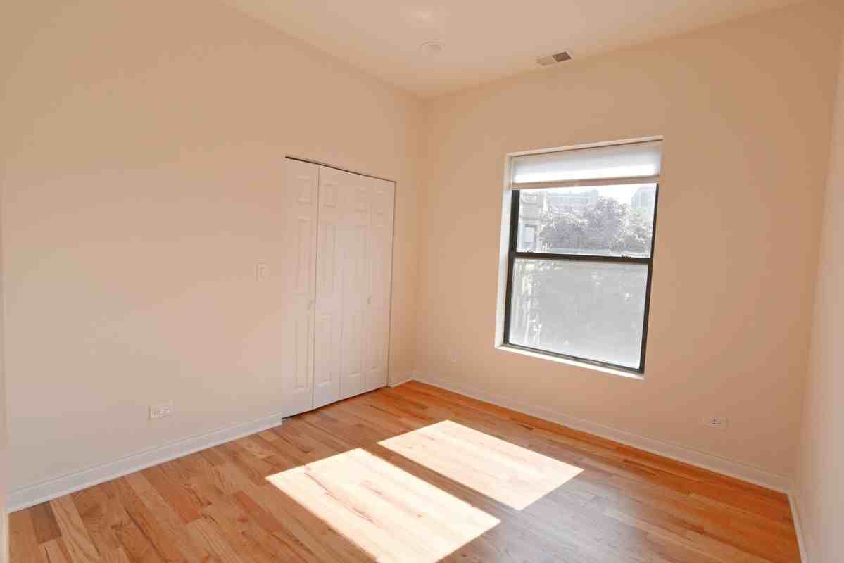 732 W Grace St - Photo 7 of 17