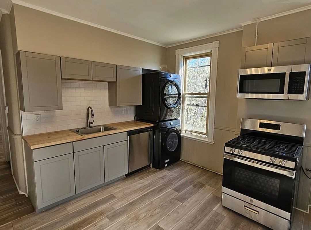 343 4th St ##2 - Photo 2 of 3