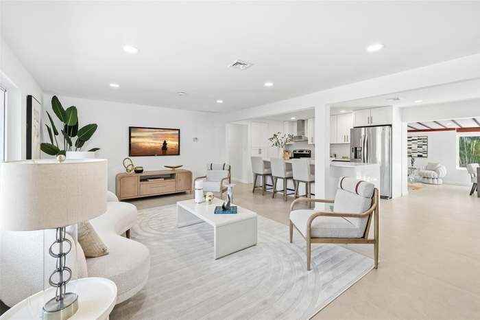 1710 Sw 1st Ave - Photo 2 of 14